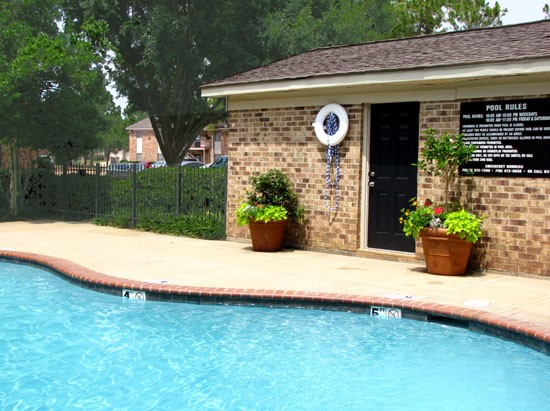 Colonial Plaza Apartments